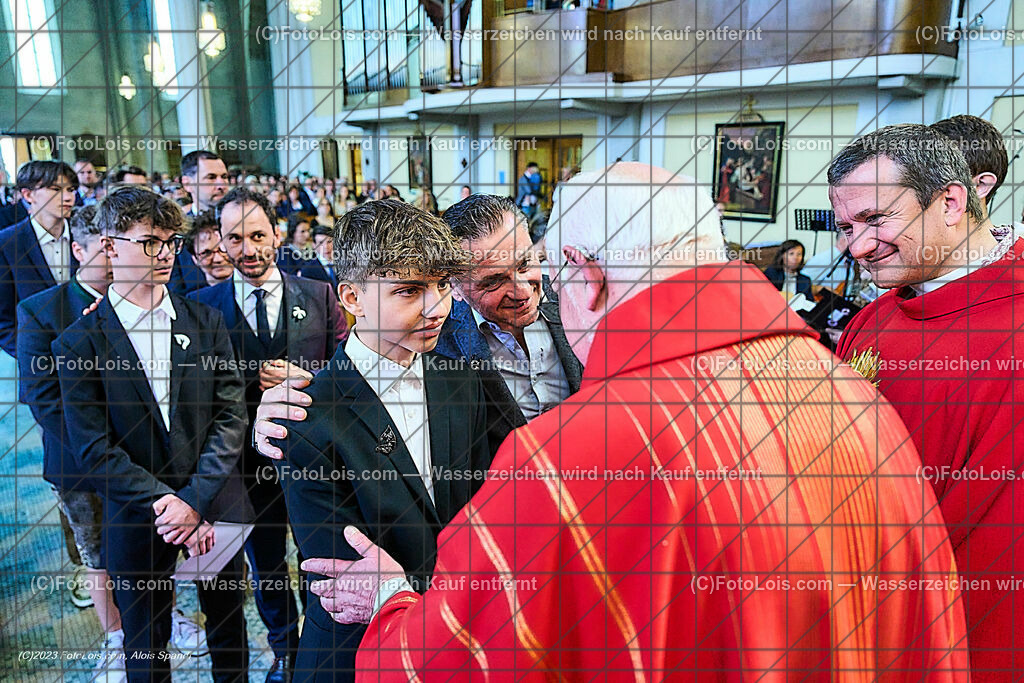 ALP2416_Pfarrfirmung Wieselburg_Sakrament der Firmung | (C)FotoLois.com, Alois Spandl, Pfarrfirmung in Wieselburg mit Firmspender Eduard Gruber (ehemaliger Generalvikar der Diözese St. Pölten), Sa 3. Juni 2023.