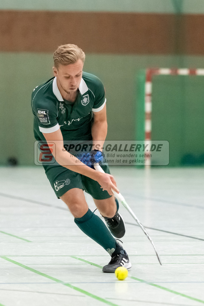 SFE_20240113_0018 | Mülheim, Deutschland, 13.01.2024: Malte Hellwig (Uhlenhorst Mülheim) in Aktion waehrend des Spiels der Halle 1. Bundesliga Herren zwischen Uhlenhorst Mülheim vs Rot-Weiss Köln im Sporthalle Lehnerstr. (HTCU) am 13.01.2024 in Mülheim, Deutschland. (Foto von Stephan Fehrmann)

Mülheim, Germany, 13.01.2024: Malte Hellwig (Uhlenhorst Mülheim) in action during the game of Halle 1. Bundesliga Herren between Uhlenhorst Mülheim vs Rot-Weiss Köln in Sporthalle Lehnerstr. (HTCU) at 13.01.2024 in Mülheim, Deutschland. (Foto von Stephan Fehrmann)