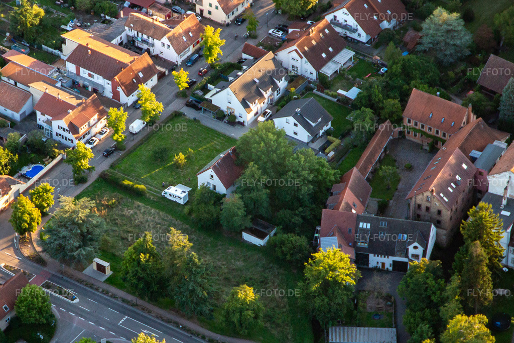 Luftbild: Moulin Avril am Mühlweg in Offenbach an der Queich im Bundesland Rheinland-Pfalz in Deutschland. Foto: IMG_137654.jpg vom 10.08.2023 durch Werner Riehm/FLY-FOTO.de