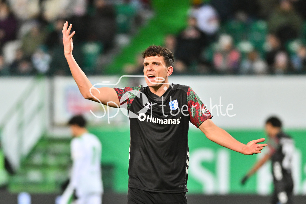SpVgg Greuther Fürth - 1. FC Magdeburg | FUERTH, GERMANY - 06. FEBRUARY: im Bild Tobias MÜLLER (1. FC Magdeburg 5) der sich beschwert / Einzelfoto / Freisteller während dem Match zwischen der SpVgg Greuther Fürth und dem 1. FC Magdeburg am 21. Spieltag der 2. Bundesliga im Sportpark Ronhof Thomas Sommer