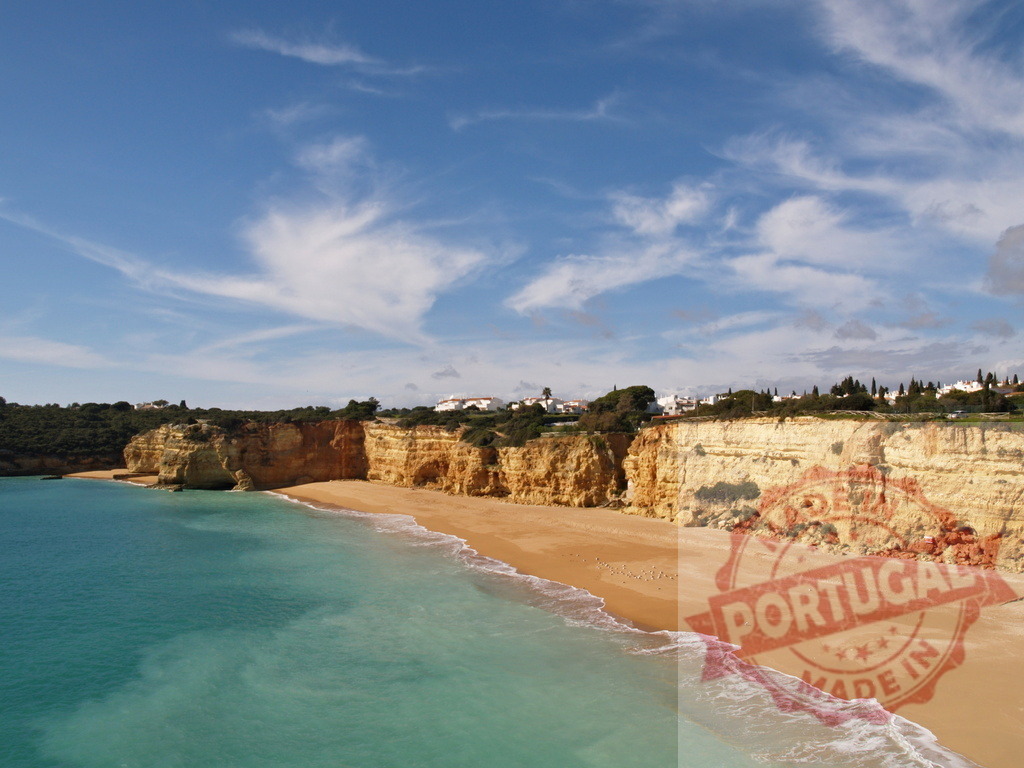 Algarve coastline featuring praia do Vale de Centeanes beach | Golden cliffs and blue ocean waters defining the scenic Algarve coastline in Portugal - Realisiert mit Pictrs.com