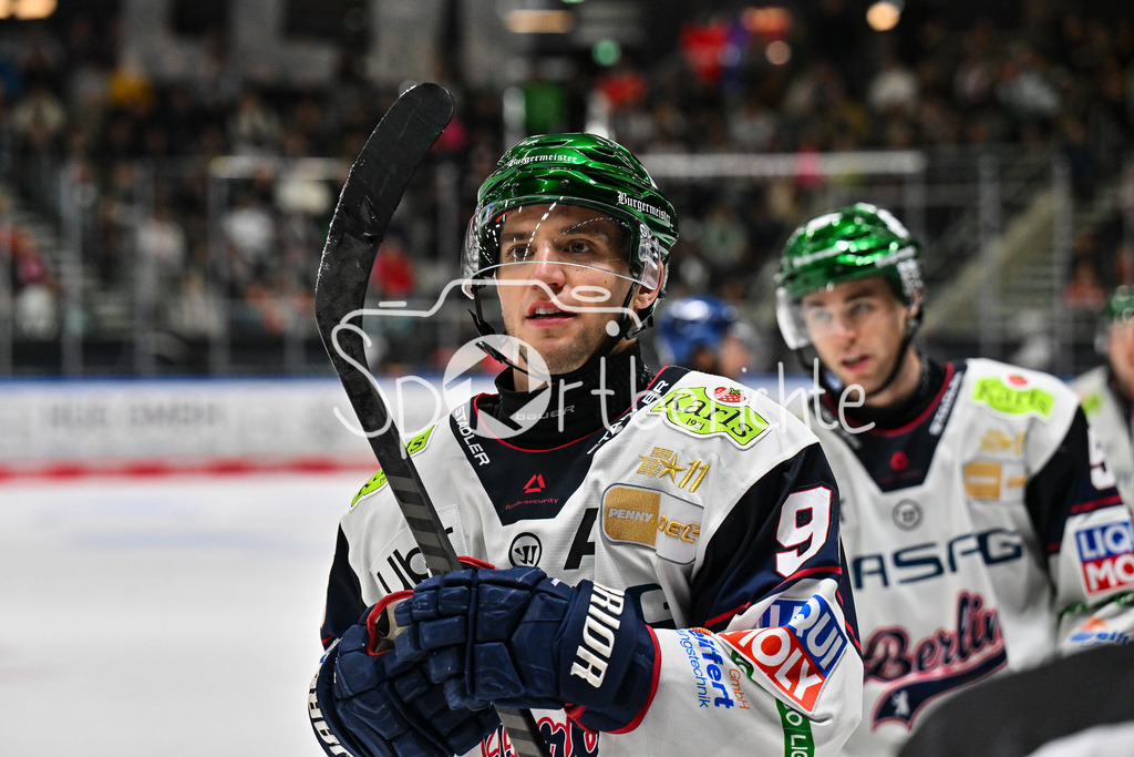 Augsburger Panther - Eisbären Berlin | Jubel der Eisbären nach dem Ausgleich zum 3-3 durch Frederik TIFFELS (Eisbären Berlin 95) / Tor / Torschuetze / Freude / Happy / DEL: Augsburger Panther  - Eisäbren Berlin; Curt Frenzel Stadion am 03.10.2025