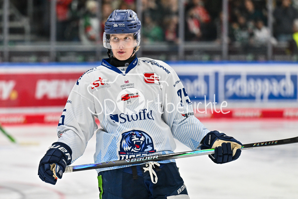 Augsburger Panther - Straubing Tigers | Augsburg, DEUTSCHLAND - 14. NOVEMBER: Jubel der Gäste nach dem Treffer zum 3-8 durch Elis HEDE (Straubing Tigers 75) / Tor / Torschuetze / Freude / Happy beim Ligaspiel zwischen den Augsburger Panthern und den Straubing Tigers am 18. Spieltag der Penny DEL im Curt Frenzel Stadion am 14.11.2025