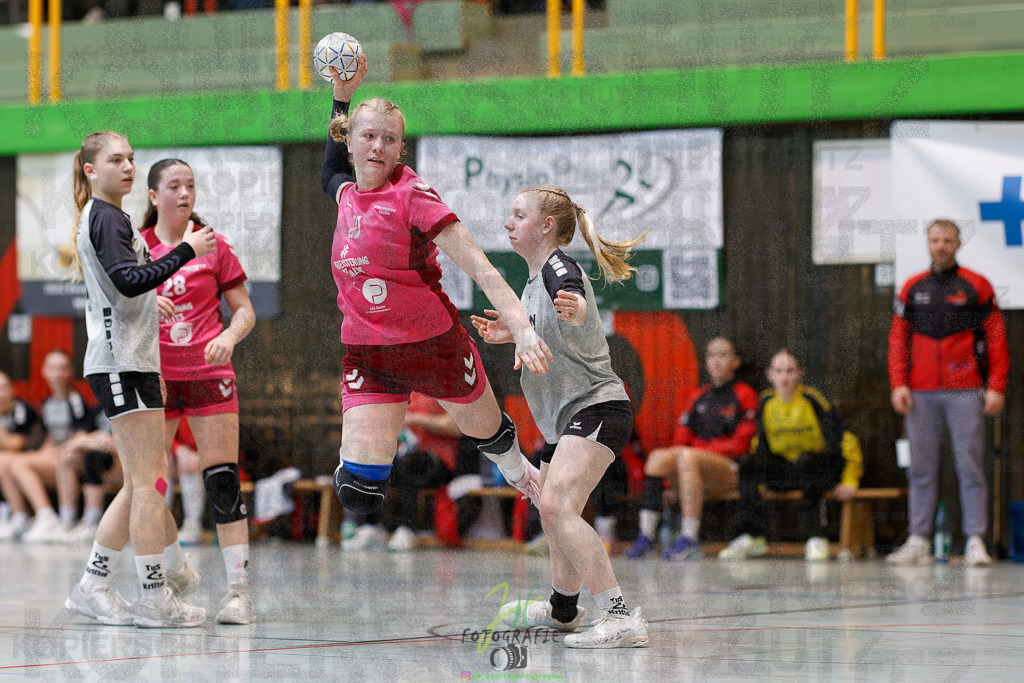 Hessenmeisterschaft wJC - Spiel um Platz 3; TuS Kriftel - SG Schenklengsfeld | Hessenmeisterschaft wJC - Spiel um Platz 3; TuS Kriftel - SG Schenklengsfeld am 22.03.2025 in Biedenkopf (Sporthalle Lahntalschule)Photo © 2025 - Jörg Heinrich - Realisiert mit Pictrs.com