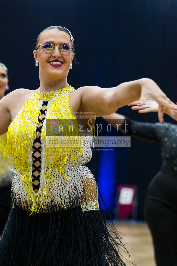 202603145_LL_Lat-Formationen_Nbg_5072 | Tanzsportbilder, Standardtanz, Lateintanz, WDSF, DTV, LTVB, dancecomp, goc, hessen tanzt, blaues band der spree, walzer, tango, wiener walzer, slowfox, quickstepp, samba, rumba, cha-cha-cha, paso doble. jive, hd-kroft photography, turniertanzsport