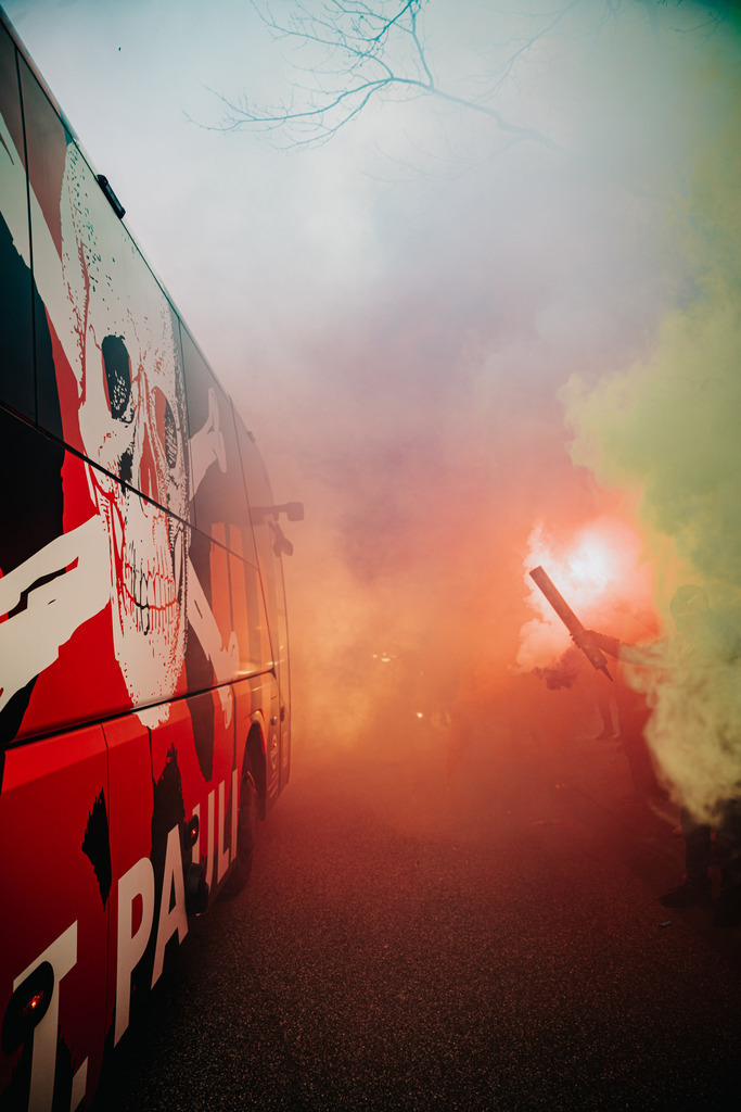 FCP06823 | Der offizielle Shop für FC St. Pauli Fotos. Wähle aus Spielszenen & Fanmomenten dein FCSP Wunschformat. Wir liefern Millerntor-Atmosphäre.