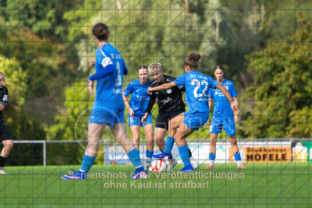 20261010_142413_0377_(c)_by_PhotoPeet | #,1.FC Donzdorf (schwarz) vs. SC Sand (blau), Fußball, EnBW-Oberliga B -Juniorinnen, 05. Spieltag, Saison 2026/2027, Rasenplatz Lautertal Stadion, Süßener Straße 16, 73072 Donzdorf, 10.10.2026 - 14:00 Uhr,Foto: PhotoPeet / Sport- &amp; Eventfotografie / Peter Harich