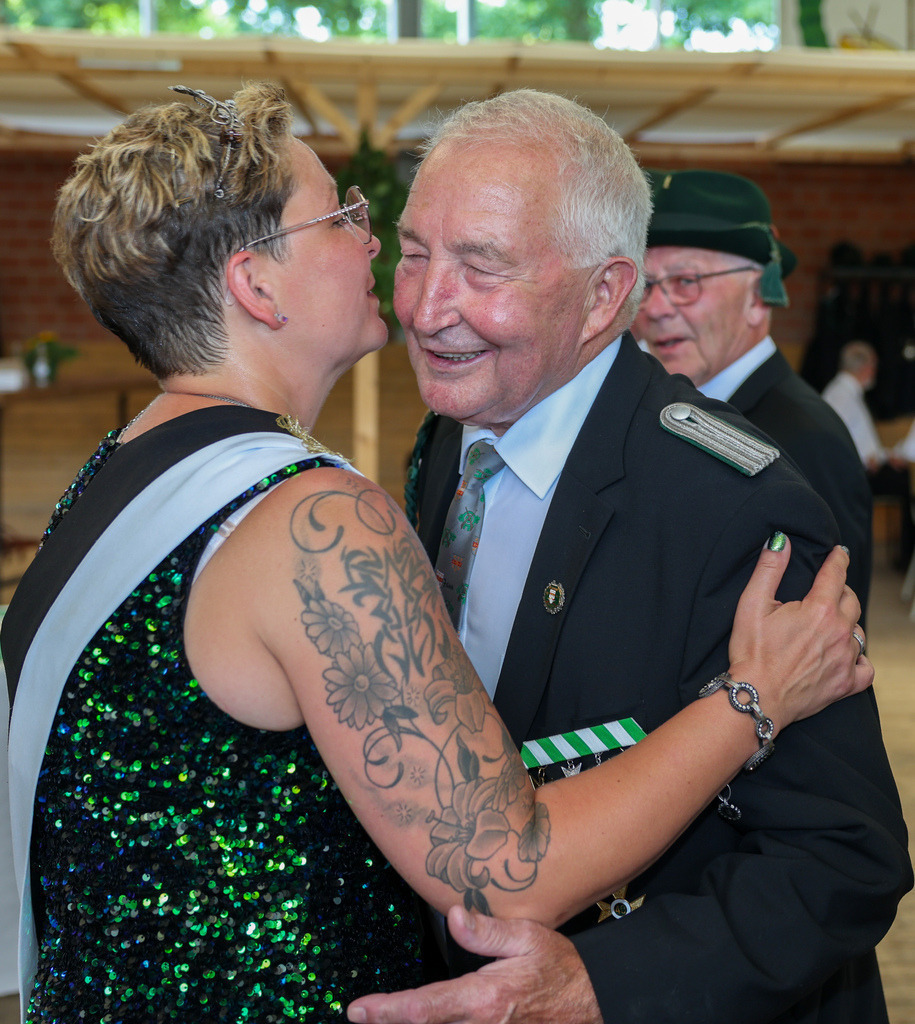 top-top.de-250704-051 | Foto, Video, Fotografie, Videografie, Fotobox, DJ, Discjockey, Musik, Musikbox, Veranstaltung, Photobooth, Amazon, Ebay, Buchtipp, Bestseller, Autor, Verlag, Buch, Wesel, Hamminkeln, NRW, Dinslaken, Rees, Drohne, Hochzeit, Party, Fotobox, Wesel, Fotograf