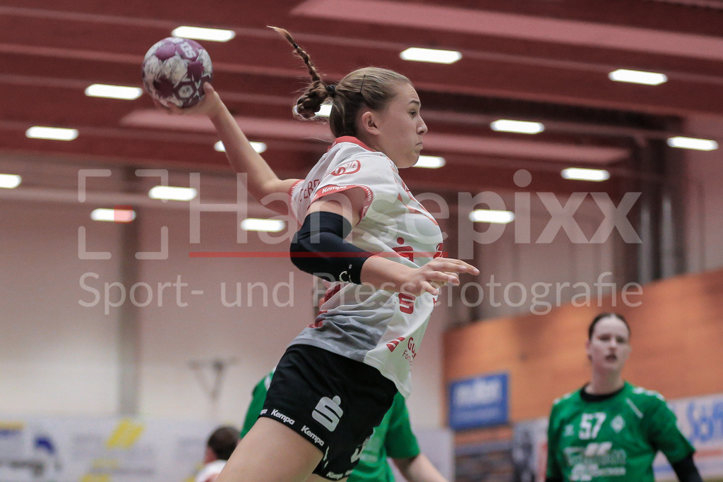 Handball, 2. Bundesliga Frauen, SV Werder Bremen - TG Nürtingen | v.li.: Nina Fischer (TG Nürtingen, 4) beim Wurf, am Ball, Spielszene, Aktion, Action