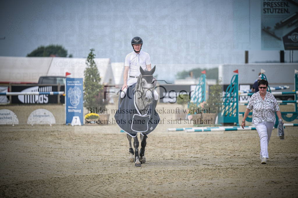 DOS_0002 | Entdecke hochwertige Reitturnierfotos von Foto Oger. Professionell, emotional und authentisch – jetzt Lieblingsmomente im Shop bestellen.Deutschlandweite Turnierfotografie. - Realisiert mit Pictrs.com