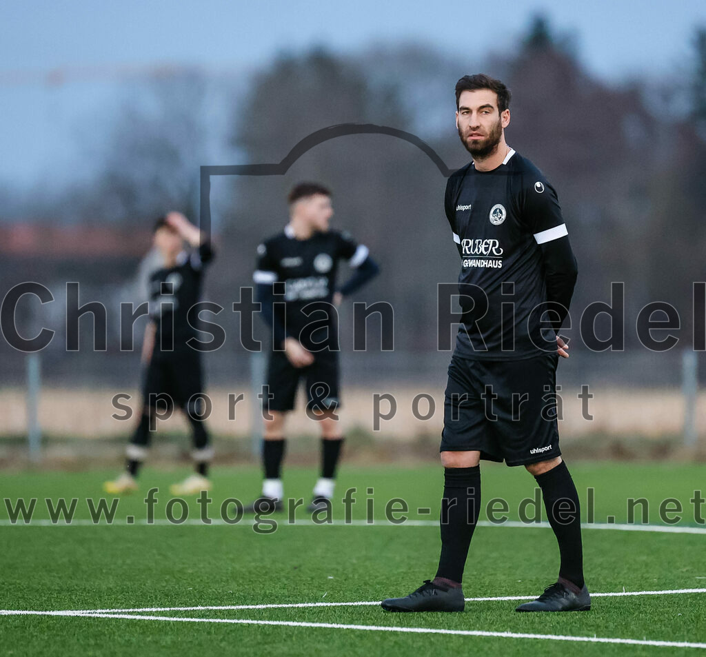 2024-02-17_007_FC_Herzogstadt_gegen_FC_Moosinning_II | Erding, Deutschland, 17.02.2024:
Fußball, Kreisklasse 2023 / 2024, Testspiel, FC Herzogstadt gegen FC Moosinning II, Endergebnis: 2:2

Thomas Greckl (FC Herzogstadt, #30)

Foto: Christian Riedel / fotografie-riedel.net