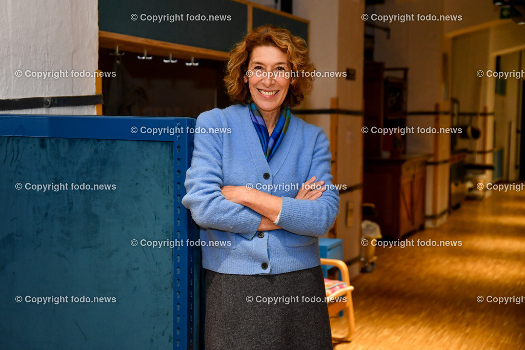 Tabakfabrik Linz_ Rose_ 01.12.2022-2 | 01.12.2022, Tabakfabrik Linz, AUT, Rose, Evangelisches Oberstufenrealgymnasium, im Bild Adele Neuhauser (Schauspielerin)