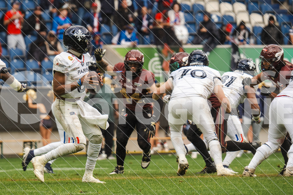 GER Rhein Fire vs. Paris Musketeers, Football, European League of Football, Spieltag 4, Saison 2025, 08.06.2025 | GER Rhein Fire vs. Paris Musketeers, Football, European League of Football, Spieltag 4, Saison 2025, 08.06.2025Foto: Fabian Friese - Realisiert mit Pictrs.com
