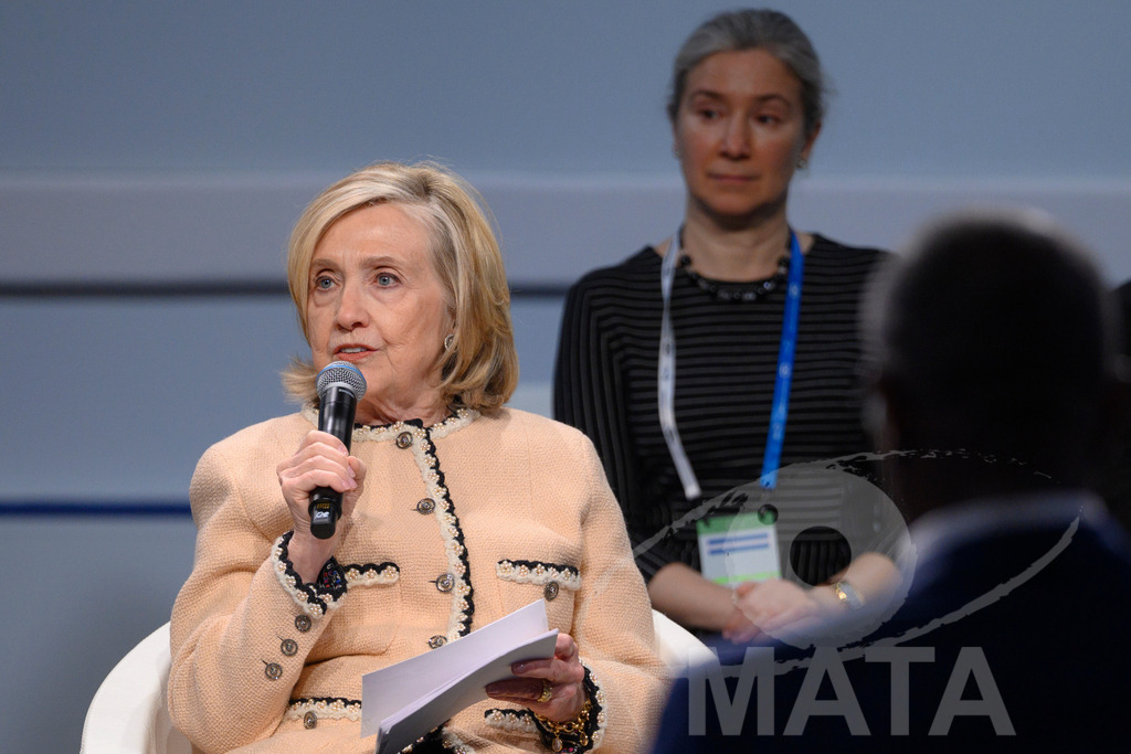 _DWI5063 | Die US-Politikerin Hillary Clinton auf der Veranstaltung Girls Just Want to Have Fundamental Rights: Fighting the Global Pushback im Rahmen der Münchner Sicherheitskonferenz 2026. München, 14.02.2026 Bayern Deutschland - Realisiert mit Pictrs.com