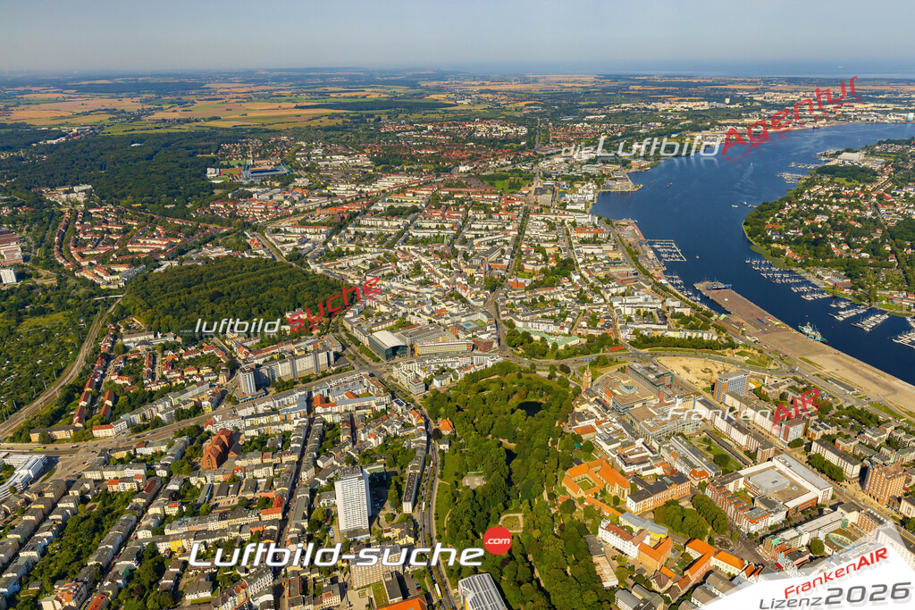 Schrägluftbild  Kröpeliner-Tor-Vorstadt  Rostock - Das Luftbild wurde 2025 vom UL-Flugzeug heraus erstellt (ohne Drohne- keine Drohnenaufnahme ) - Hochauflösende Luftaufnahme -Nicht vergleichbar mit Google Maps oder Satelittenbilder- Die Geschenkidee !Mit Lizenz und Bildrechte bestellbar
