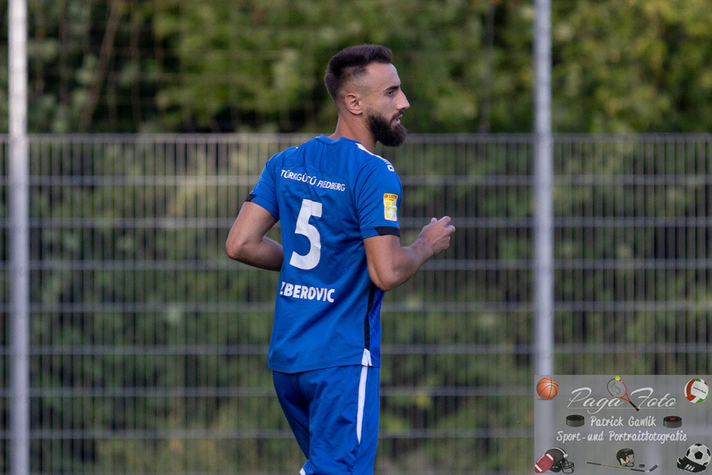 Hessenliga: Türk Gücü Friedberg - FC Eddersheim, 09.08.2024 | Alija Izberovic (Türk Gücü Friedberg #5), Freisteller, Portrait / Porträt, Türk Gücü Friedberg - FC Eddersheim, Friedberg, Städtischer Sportplatz, 9.8.2024 - Realisiert mit Pictrs.com