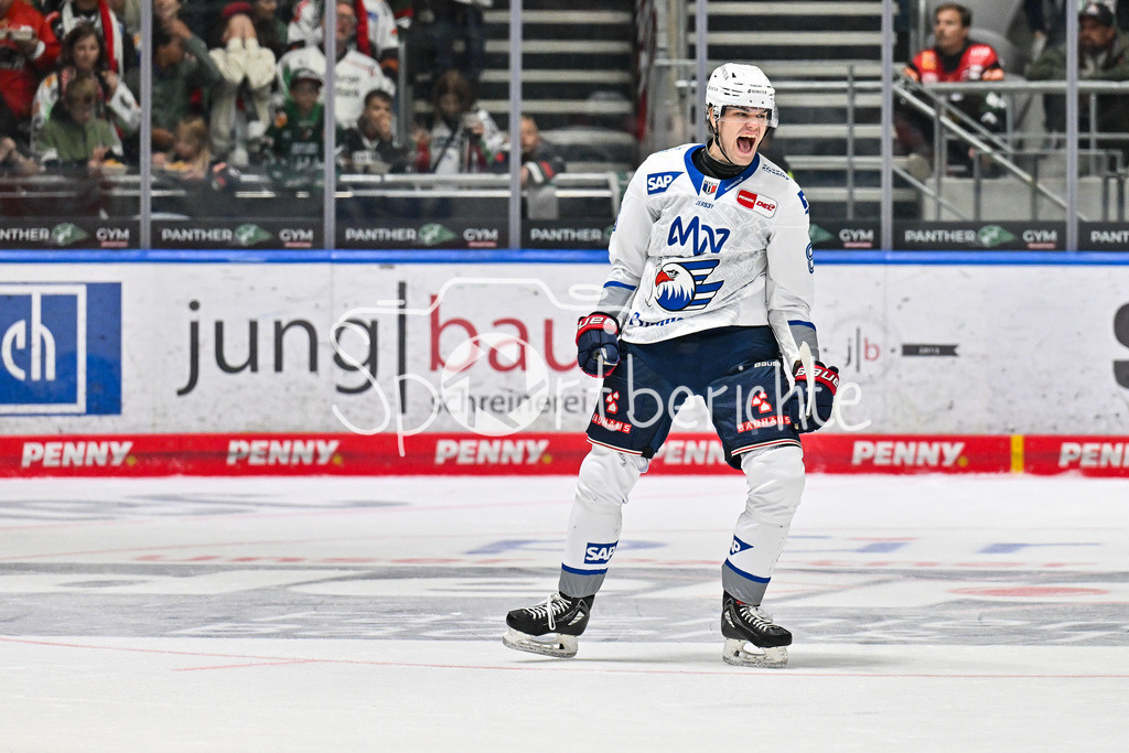 Augsburger Panther - Adler Mannheim | Jubel der Adler nach dem Treffer zum 3-2 durch Maximilian HEIM (Adler Mannheim 86) / Tor / Torschuetze / Freude / Happy / DEL: Augsburger Panther - Adler Mannheim; Curt Frenzel Stadion am 14.09.2025