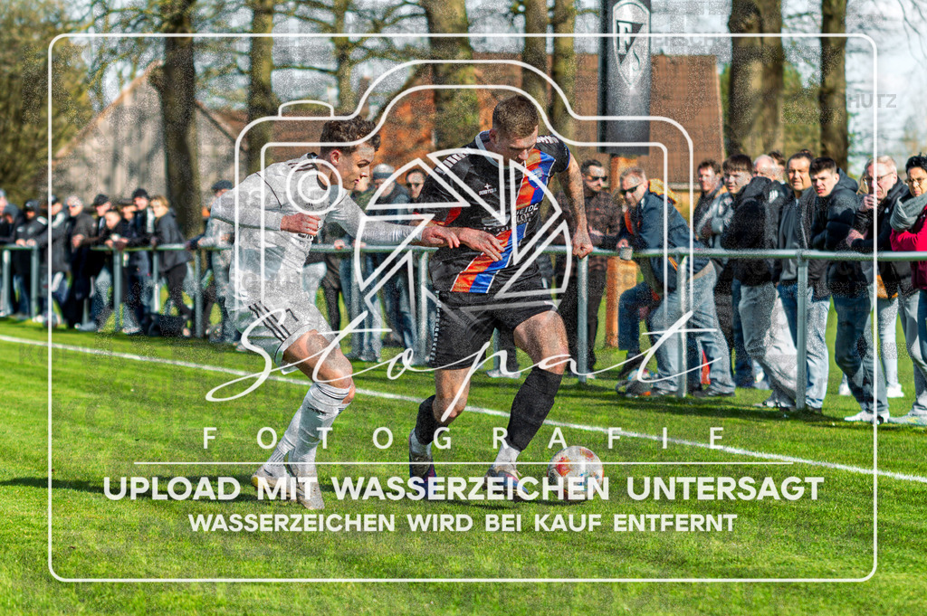 FGFS-LEN-1000 | Peter Paech (Schiedsrichterassistent) und Max Peters (Fulde-Stellichte #07) beim Herren Kreisliga HK Spiel zwischen FG Fulde-Stellichte und Eintracht Leinetal im Fulder Zentralstadion, Fulde (Simon Paul Stopat) - Realisiert mit Pictrs.com