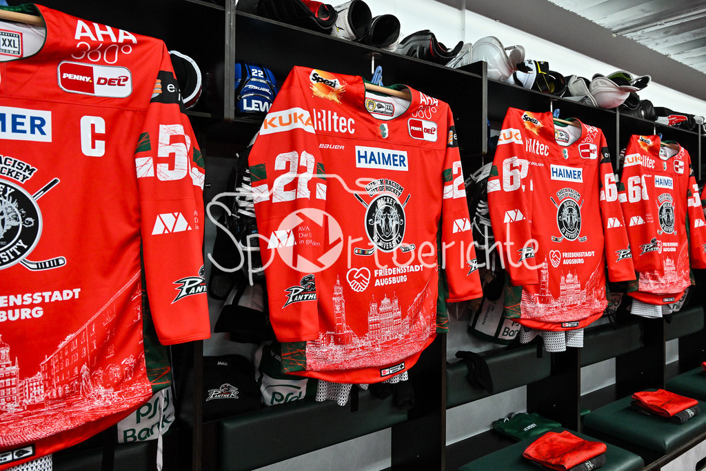 Augsburger Panther - Grizzlys Wolfsburg | Die Augsburger Panther spielen heute in Sondertrikots - Hockey is Diversitiy / Symbolbild / DEL: Augsburger Panther - Grizzlys Wolfsburg; Curt Frenzel Stadion am 10.10.2025