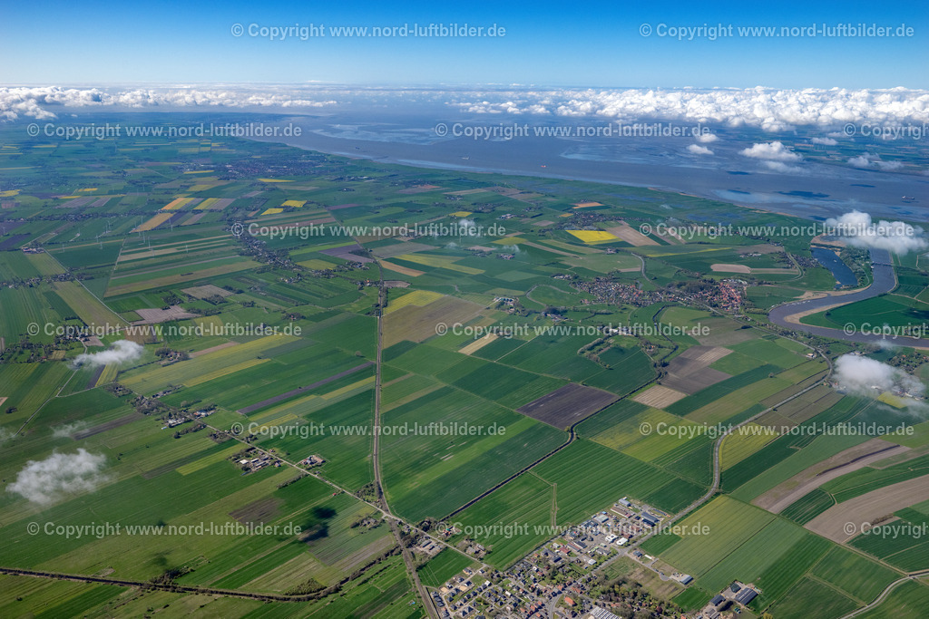 Cadenberge_ELS_0574290423 | CADENBERGE 29.04.2023 Ortsansicht am Rande von landwirtschaftlichen Feldern und Nutzflächen in Cadenberge im Bundesland Niedersachsen, Deutschland. // Village view on the edge of agricultural fields and land in Cadenberge in the state Lower Saxony, Germany. Foto: Martin Elsen