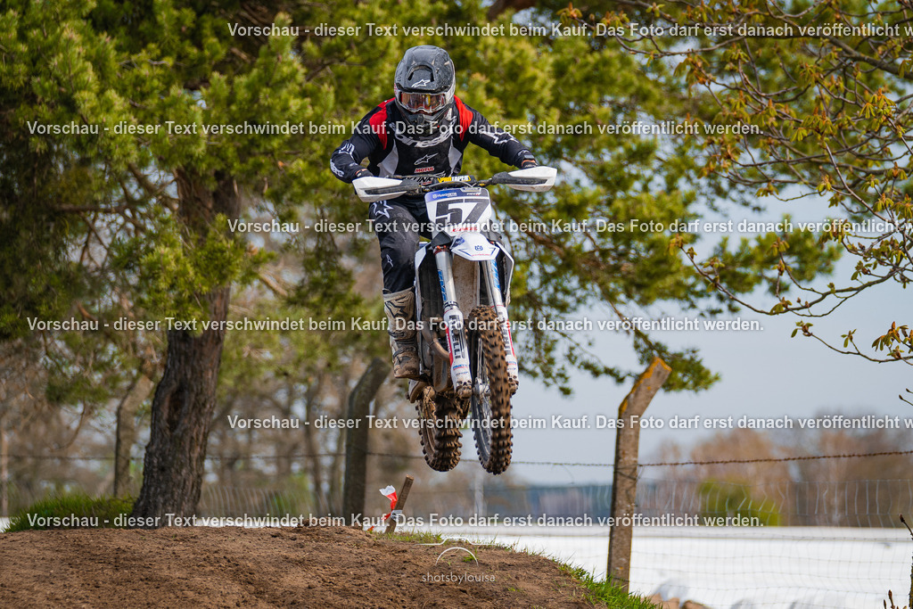04_13_Bensdorf_MX1-1829 | Sportfotografin aus Berlin-Brandenburg mit Fokus auf Motocross. Ich halte deine sportliche Leistung und echte Emotionen auf und neben der Strecke professionell fest. Entdecke die Fotos von deinem Rennen und bestelle sie direkt hier im Shop.