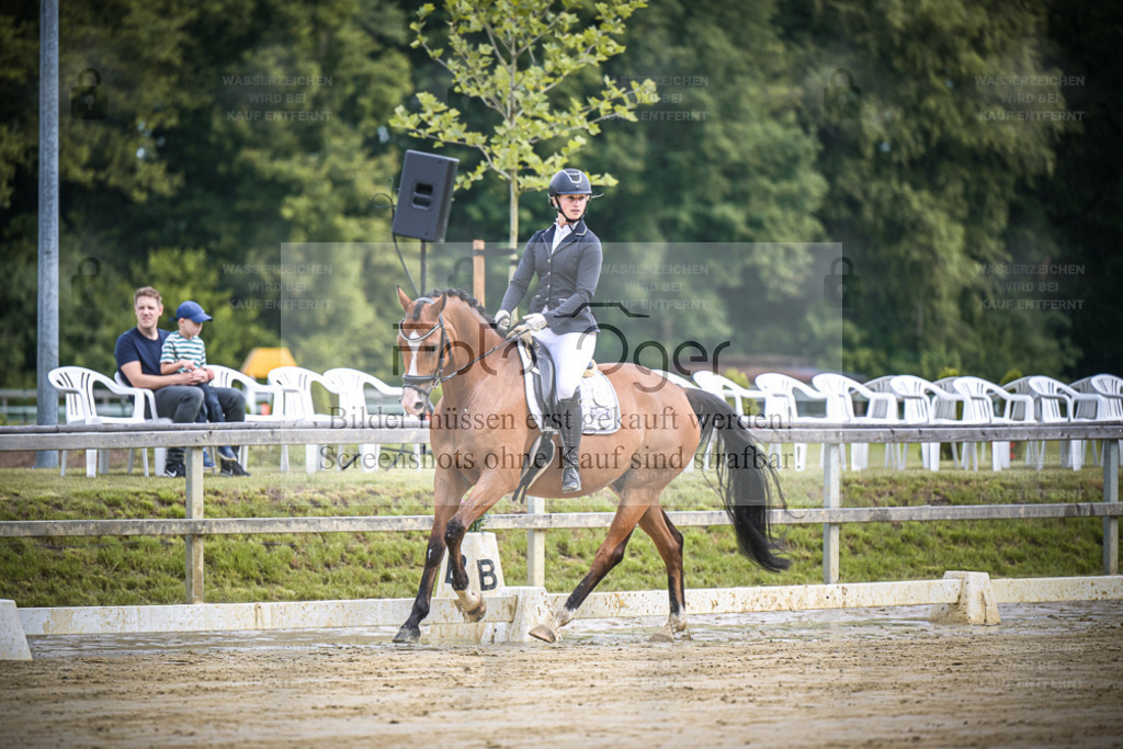 DOS_0504 | Entdecke hochwertige Reitturnierfotos von Foto Oger. Professionell, emotional und authentisch – jetzt Lieblingsmomente im Shop bestellen. - Realisiert mit Pictrs.com