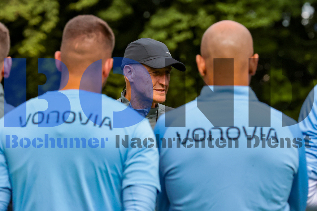 1. Fussball Bundesliga:  Trainingsauftakt VfL Bochum 1848 {date} -  | {headline}(Foto: Sebastian Sendlak / BOND)DFL regulations prohibit any use of photographs as image sequences and/or quasi-videos. - Realisiert mit Pictrs.com