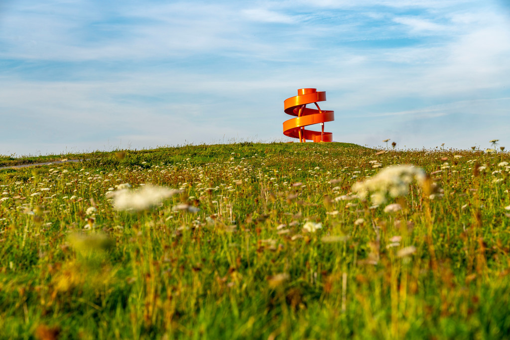 JT-201125 | Skulptur Haldenzeichen, Aussichtsturm, Halde Franz, Teil des  Lippepark in Hamm, 5 Bergehalden wurden zu einer Art Freizeit- Landschaftsgebiet verbunden, Hamm, NRW, Deutschland - Realisiert mit Pictrs.com