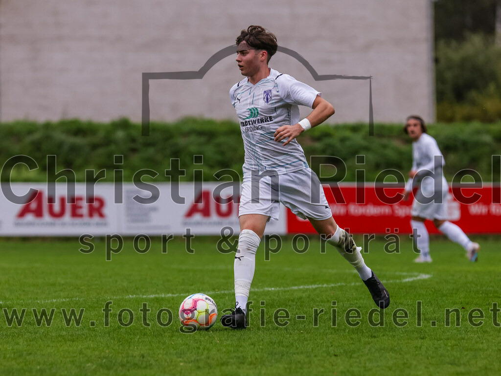 2023-08-09_053_FC_Moosinning_II_gegen_SpVgg_Altenerding | Moosinning, Deutschland, 09.08.2023:
Fußball, Kreisliga 2023 / 2024, 3. Spieltag, FC Moosinning II gegen SpVgg Altenerding, Endergebnis: 1:1

Julius Krop (SpVgg Altenerding, #13)

Foto: Christian Riedel / fotografie-riedel.net
