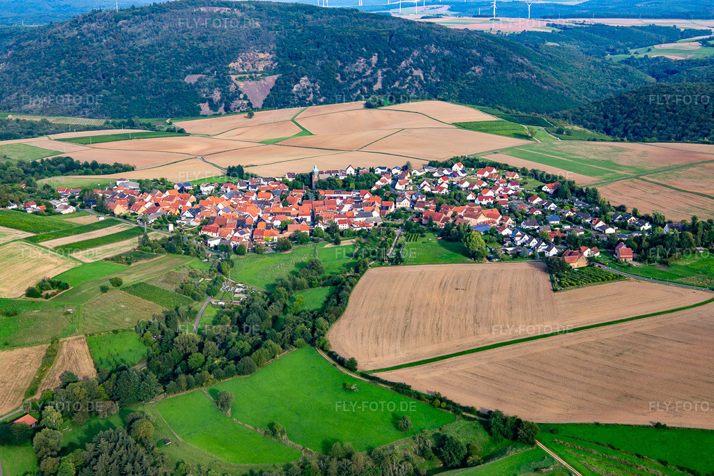 Luftbild: Ortsansicht von Nordwesten in Duchroth im Bundesland Rheinland-Pfalz in Deutschland. Foto: IMG_138188.jpg vom 03.09.2023 durch Werner Riehm/FLY-FOTO.de