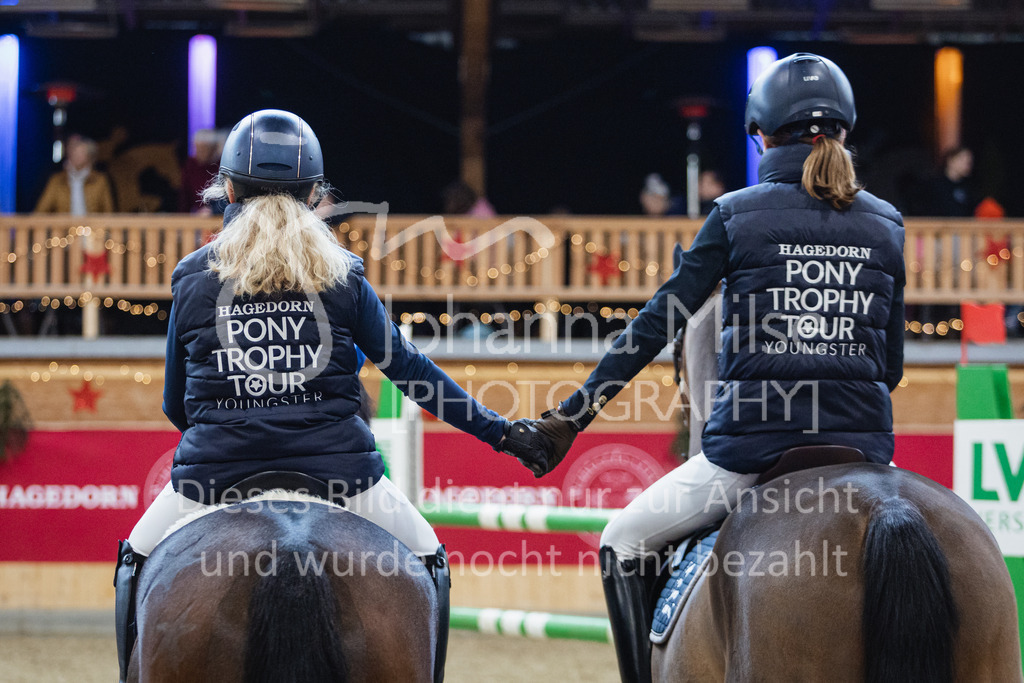 221127_Winterfestival_L-Spr_HPTTY-308 | Deine schönsten Turniermomente als professionelle Fotos! Entdecke hochwertige Pferdesport-Fotografie im Online-Shop. Jetzt Fotos finden & bestellen!