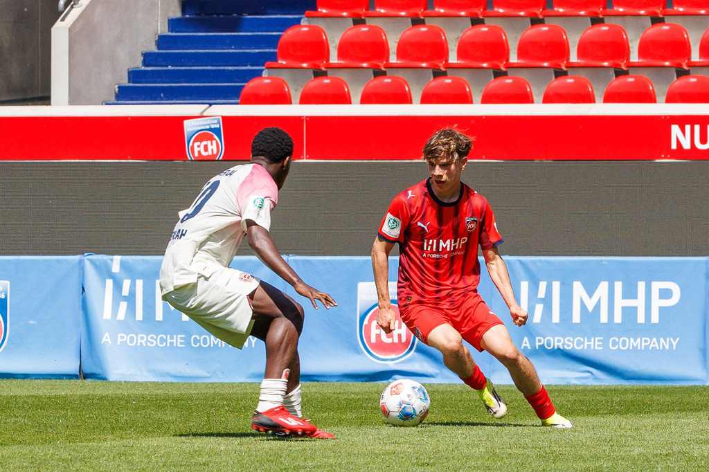 20260503-U19_FCH-LEV_130 | 1.FC Heidenheim 1846 vs. Bayer 04 Leverkusen, Fußball, U19, A-Junioren, NWL, U19-DFB-Nachwuchsliga, 2025/2026, Achtelfinale, 03.05.2026 in Heidenheim, Voith Arena(Foto: Michael Bulling) - Realisiert mit Pictrs.com