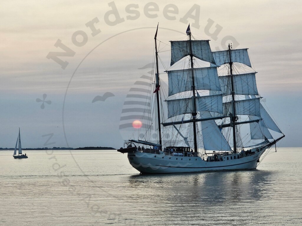20240817_203543 | NordseeAuge zeigt ruhige Fotokunst von der Nordsee. Hochwertige Prints, Bilder und Motive mit Weite, Licht und Meer – für Zuhause oder als Geschenk. - Realisiert mit Pictrs.com