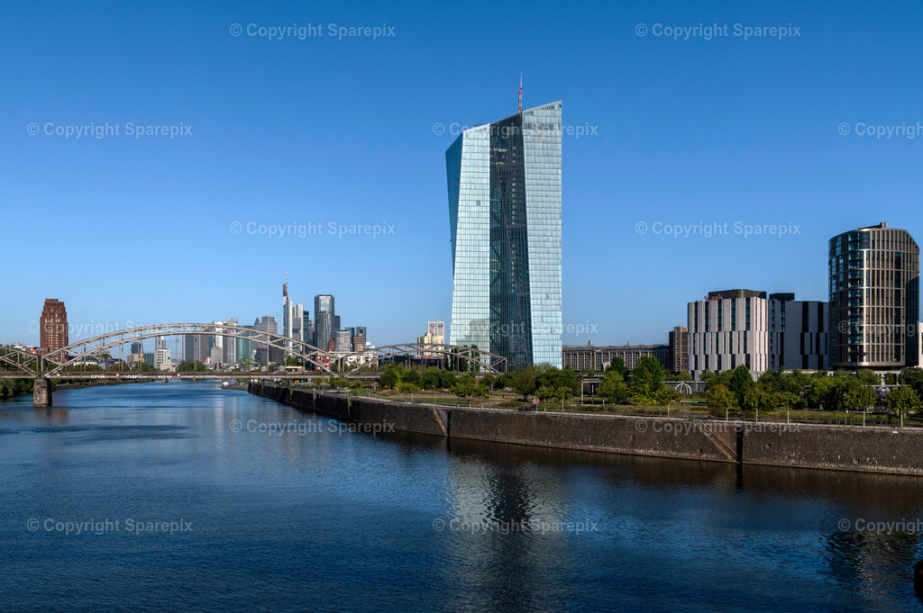 PAR_Skyline_Frankfurt_Day46(08_2025) | sparepix - Realisiert mit Pictrs.com