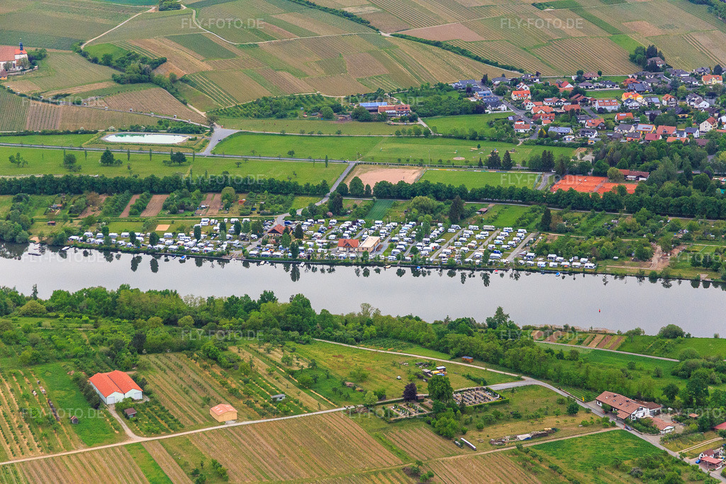 Luftbild: Campingplatz Ankergrund am Mainufer in Volkach im Bundesland Bayern in Deutschland. Foto: IMG_078885.jpg vom 14.05.2015 durch Werner Riehm/FLY-FOTO.deCampingplatz Ankergrund direkt am Main in Franken