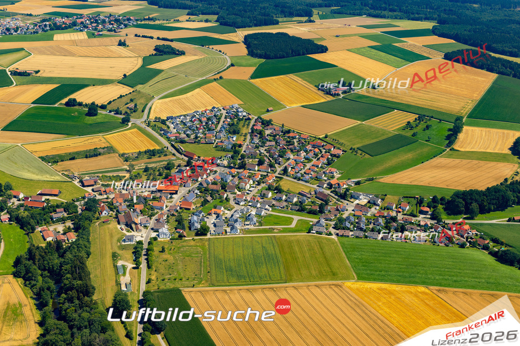 Aktuelles Luftbild von Reute Mittelbiberach - Die Luftaufnahme wurde 2022 mittels UL-Flugzeug erstellt ( keine Drohne ) - hochauflösende Kamera-Systeme von  Canon -Beste Qualität - Für grossformatige Ausdrucke geeignet. Die Geschenkidee !