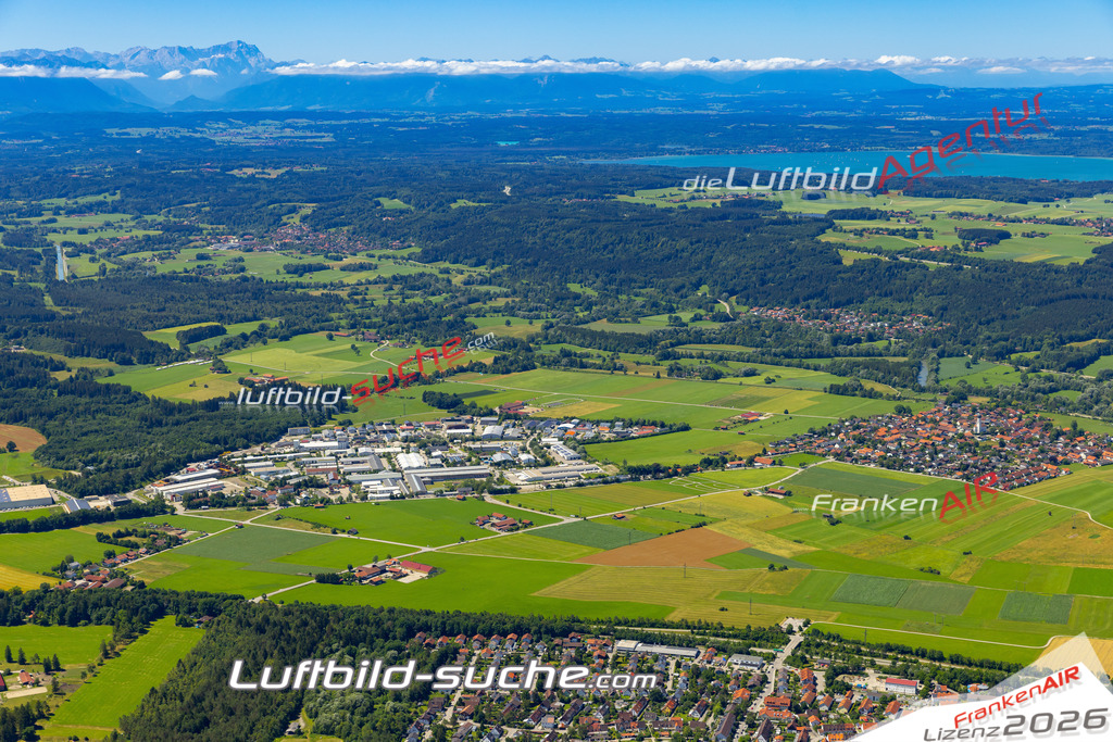 Aktuelles Luftbild von Gelting Geretsried - Die Luftaufnahme wurde 2022 mittels UL-Flugzeug erstellt ( keine Drohne ) - hochauflösende Kamera-Systeme von  Canon -Beste Qualität - Für grossformatige Ausdrucke geeignet. Die Geschenkidee !