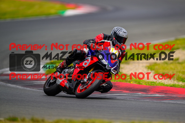 MaZZes_FotoMatrix_240724_6007705_8676 | GELB