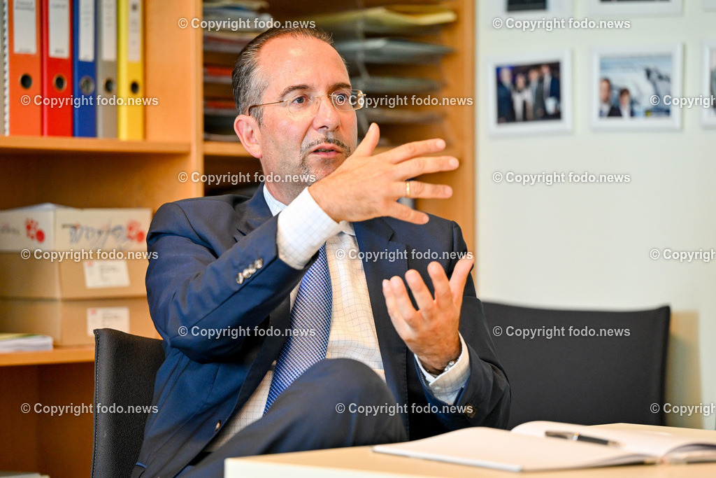 Teodoro Cocca_ JKU Asset Management_ 17.07.2023-13 | 17.07.2022, Johannes Kepler Universität Linz, AUT, Teodoro Cocca, JKU Asset Management,  im Bild Univ.-Prof. Dr. Teodoro Cocca (Stv. Institutsvorstand und Leiter der Abteilung für Asset Management)