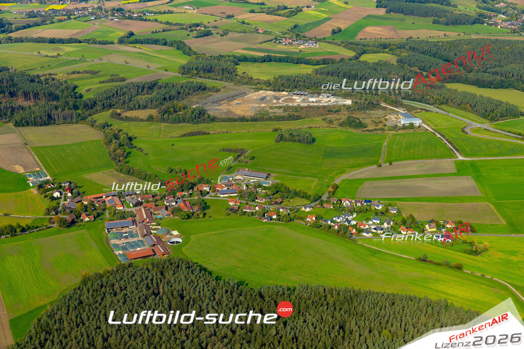 Das Luftbild zeigt : Würnsreuth Seybothenreuth - Die Luftaufnahme wurde 2024 vom UL-Flugzeug aus erstellt ( keine Drohne ) - Hochauflösende Luftaufnahme - Für grossformatige Ausdrucke geeignet. Die Geschenkidee !Mit Lizenz und Bildrechte bestellbar