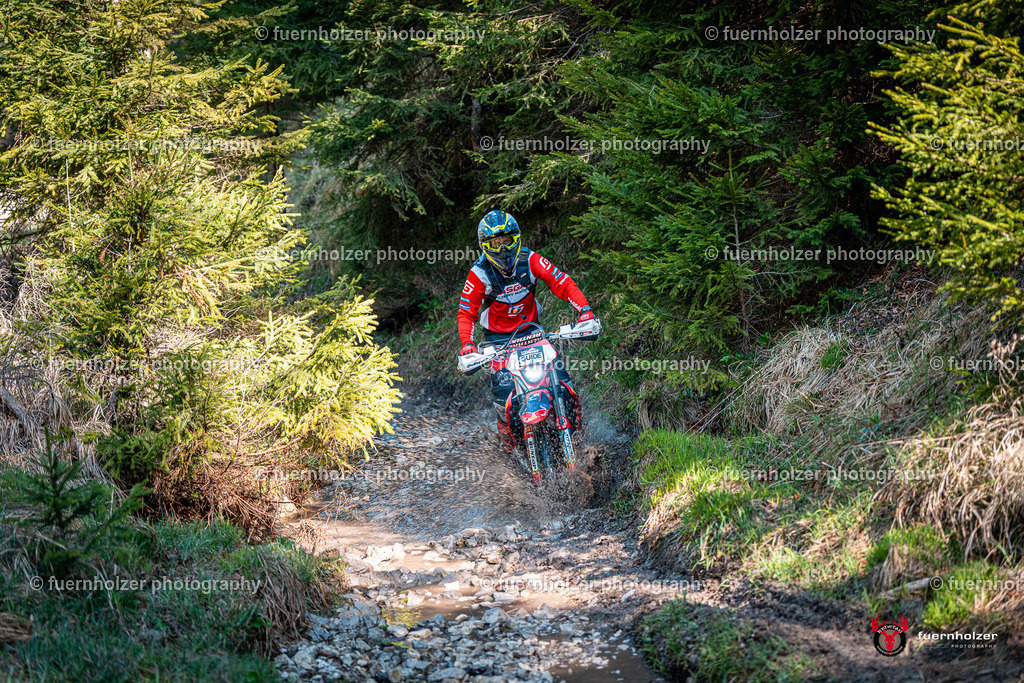 fuernholzer_250501-C2-54 | Fotografische Impressionen von der Red Stag Enduro Extreme by fuernholzer-photography.com. Endurosport in Österreich fotografisch festgehalten von fuernholzer. Auftragsfotografie für Private, Gewerbefotos und Industriefotografie. Eventfotografie, Sportfotografie und Motorsportfotografie. Anbieter von Fotoworkshops, Fototraining, fotografischen Vorträgen und Fotoseminaren.