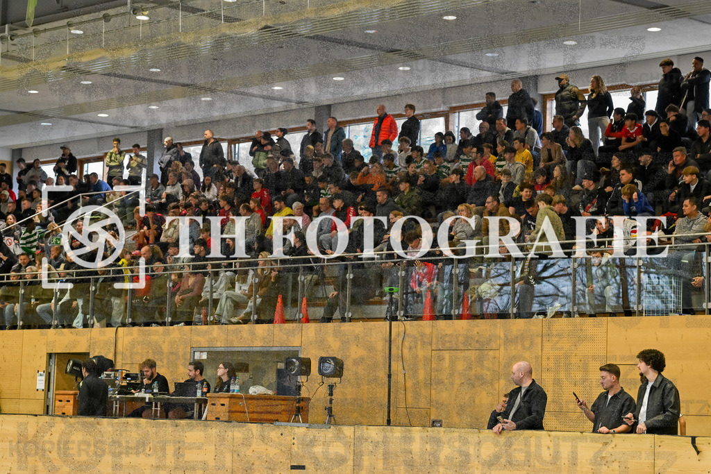 GER, TSG Hoffenheim - RC Strasbourg, Fussball, U14 Hallenturnier, PS-Immo-Cup 2026, 18.01.2026 | Fans auf der Tribüne