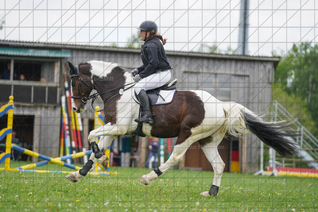 20240509-FAH02526 | Turnierbilder der Turnierfotografen Bayern, Pferdesport Fotografie, Reitsportbilder, Turnier Landberg am Lech, Turnierbilder bayern, Fotoagentur Herrmann