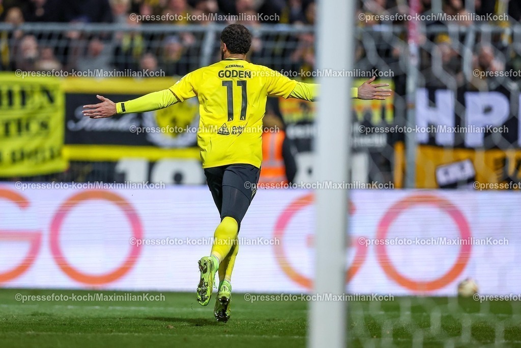 FCVK14022501025 | 14.02.2025, Fußball, FC Viktoria Köln – Alemannia Aachen, 3.Liga, Sportpark Höhenberg, Saison 2024 2025: Torjubel nach dem 1:0 durch Torschütze Kevin Goden (Alemannia Aachen #11). DFB regulations prohibit any use of photographs as image sequences and or quasi-video.