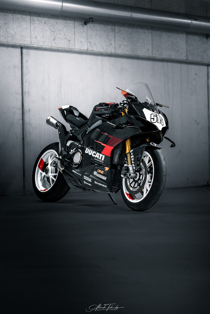 Ducati Panigale V4S | Entdecken Sie die faszinierende Welt von Alexander Tschuncky Arts: Kreative Fotografie, atemberaubende Automobilkunst und hochwertiger Bilderdruck. Lassen Sie sich inspirieren! - Realisiert mit Pictrs.com