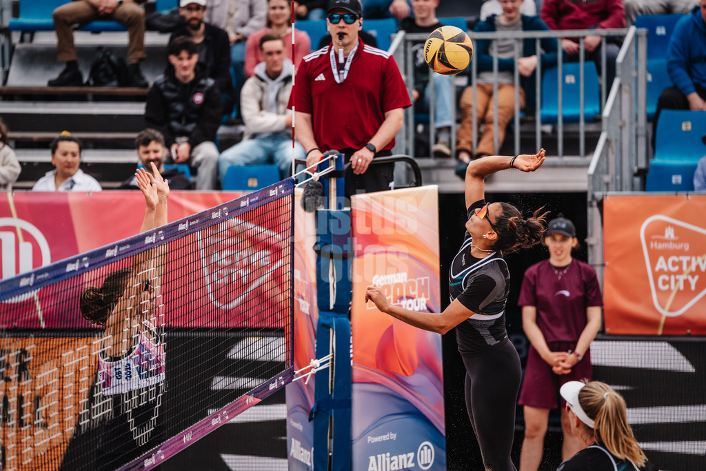 Beachvolleyball | Frauen | Allianz German Beach Tour 2025 | Tourstop Hamburg | 29.05.2025 | Shana Zobrist beim Angriff