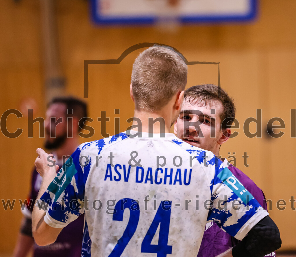 2024-11-24_100_SpVgg_Altenerding_gegen_ASV_Dachau | Erding, Deutschland, 24.11.2024:Handball, Bezirksoberliga Männer 2024 / 2025, 8. Spieltag, SpVgg Altenerding gegen ASV Dachau, Endergebnis: 30:23Finn Rohmert (ASV Dachau, #24), Joseph Wyhnalek (SpVgg Altenerding, #2)Foto: Christian Riedel / fotografie-riedel.net