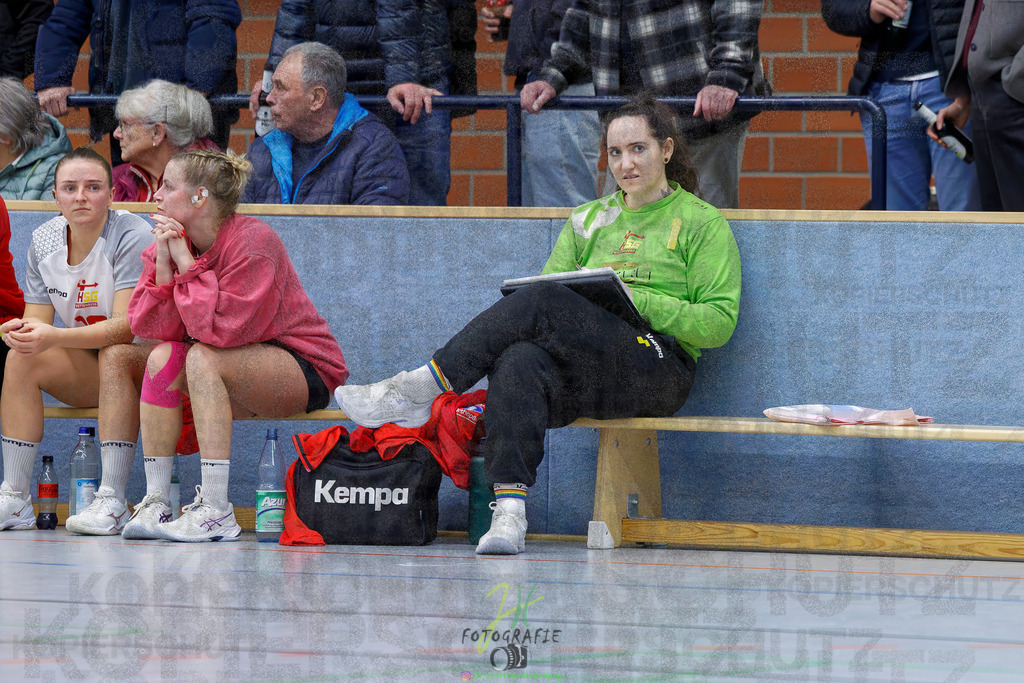 Frauen Oberliga Mitte (HHV); HSG Eibelshausen/Ewersbach - HSG Wettenberg II | Frauen Oberliga Mitte (HHV); HSG Eibelshausen/Ewersbach - HSG Wettenberg II am 13.12.2025 in Steinbrücken (Sporthalle am Hammerweiher)Photo © 2025 - Jörg Heinrich - Realisiert mit Pictrs.com
