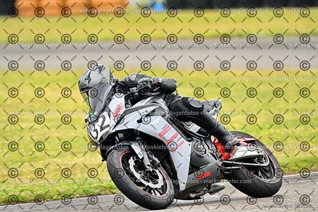 25bt02-0076 | markuskiefer.com - Realisiert mit Pictrs.com