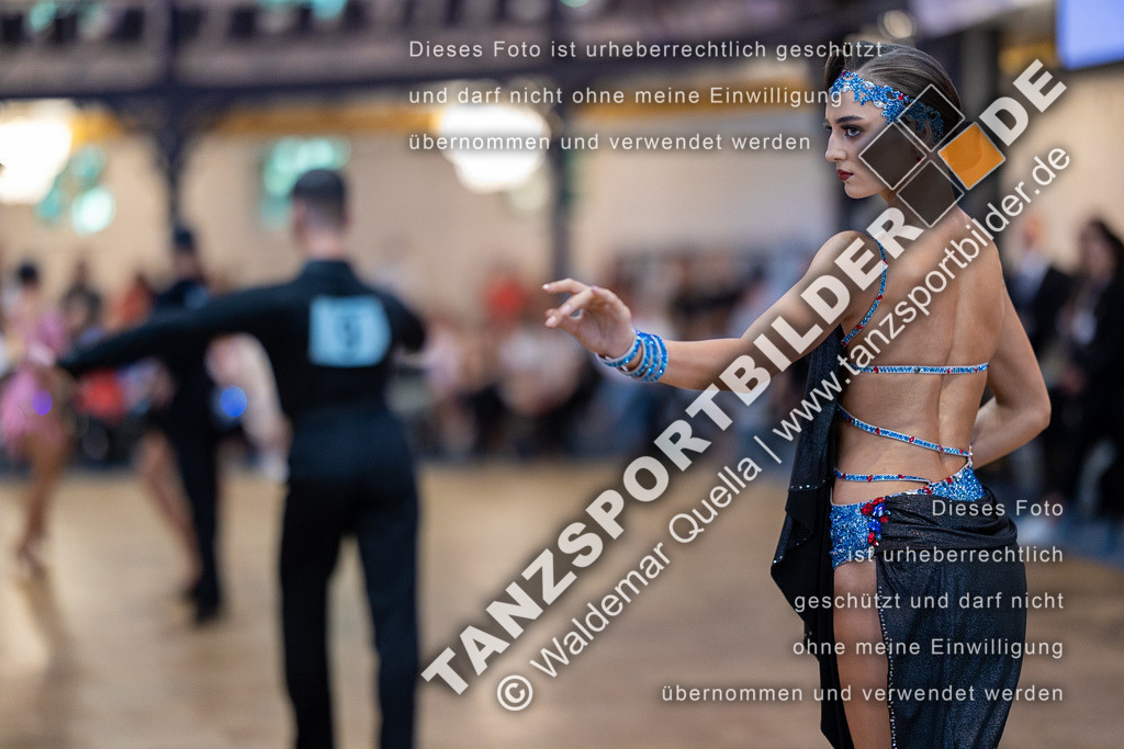 20230812-00835 | Hier finden Sie Tanz Bilder vom Latein und Standard Formationen tanzen. Sportbilder vom Tanzsport. Schöne Fotos und von Weltmeisterschaft, Europameisterschaft, Bundesliga, Regionalliga, Oberliga und Landesliga sowie von GOC Stuttgart, DanceComp, WM Bremen
